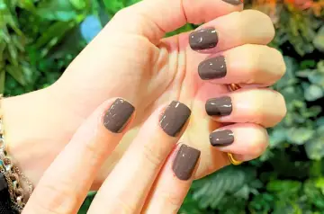 Manicure e Pedicure - Shades Studio